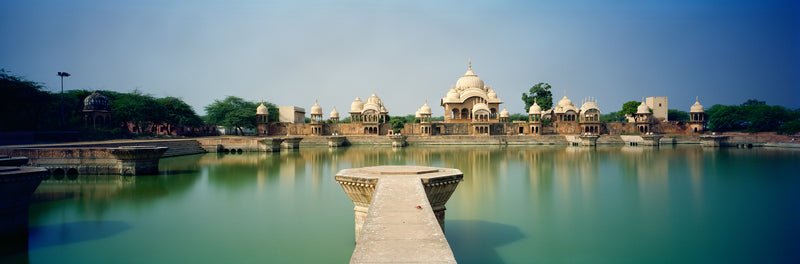 The holy lake Kusum Sarovar, Uttar Pradesh #6/8